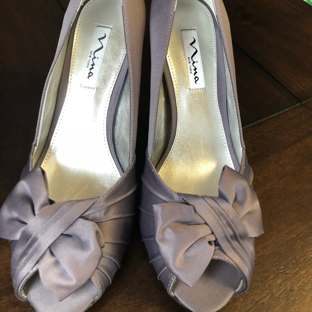 Nina New York Forbes Bow Wrap Peep Toe in Grey